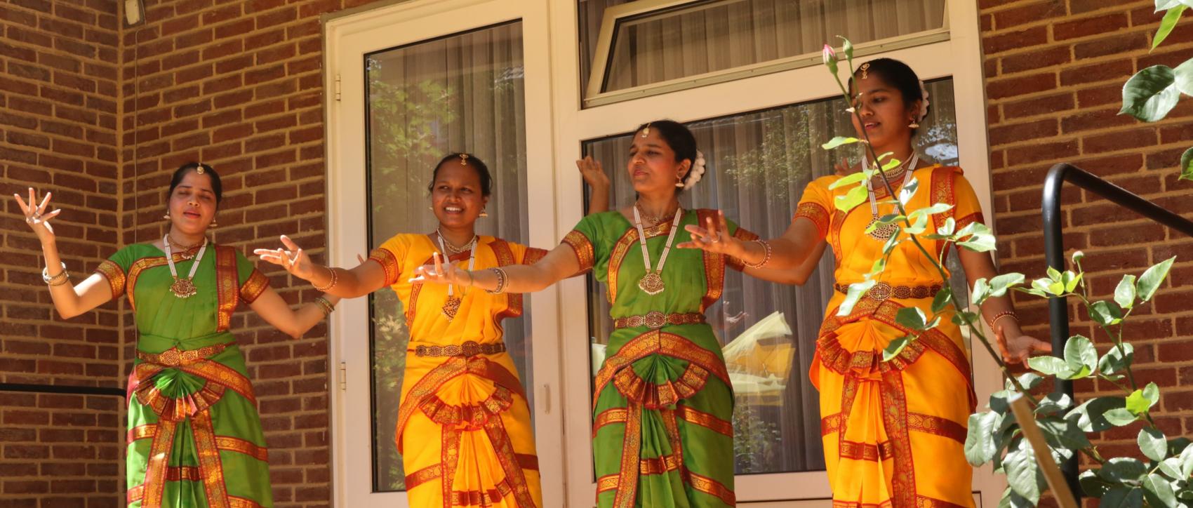 Tanz indische Schwestern