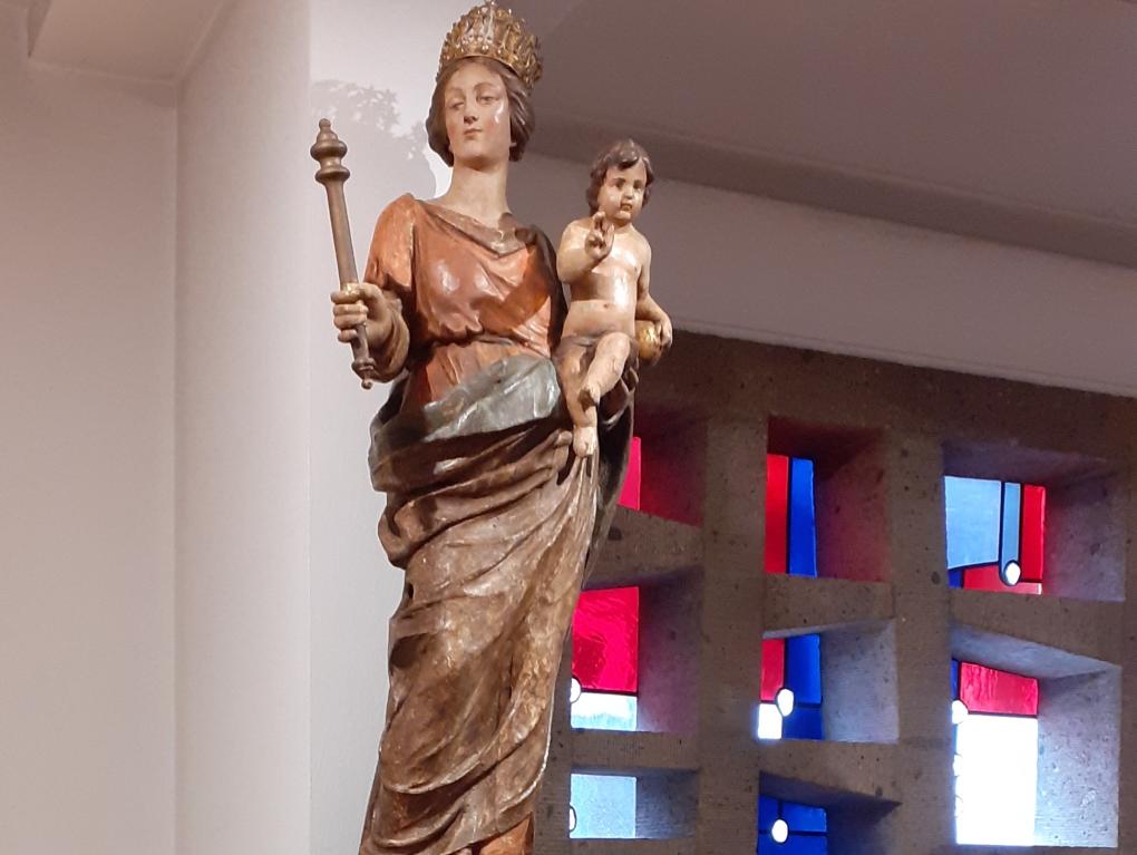 Kapelle mit Mariafigur