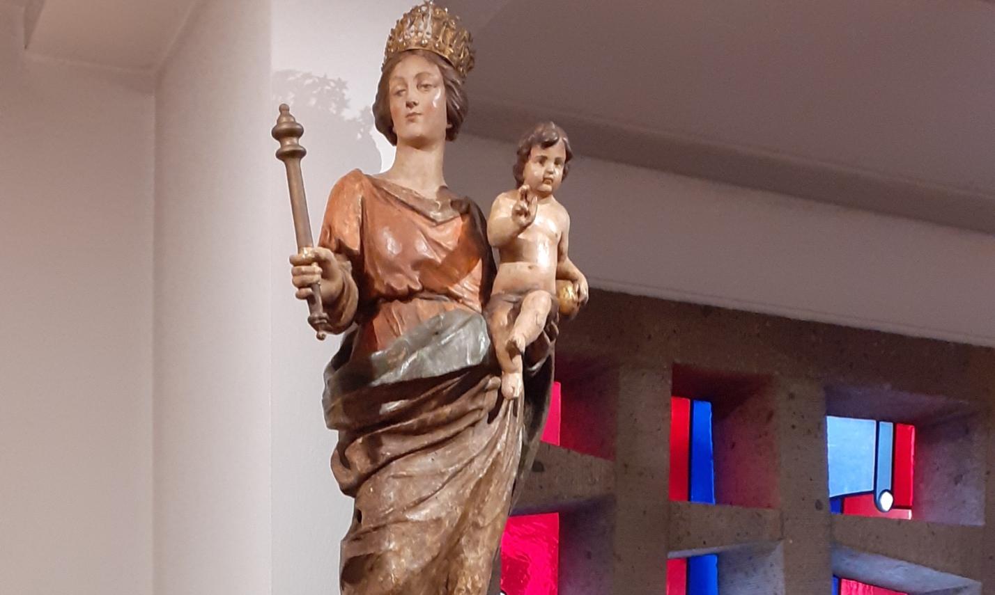 Kapelle mit Mariafigur