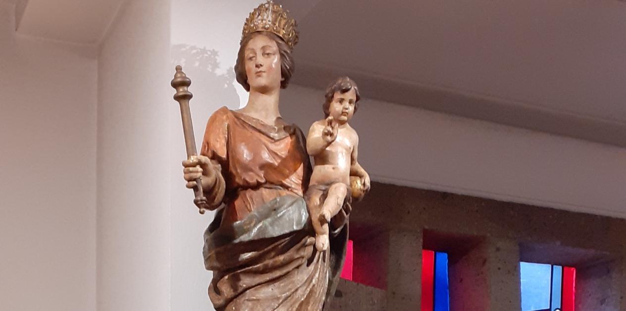 Kapelle mit Mariafigur