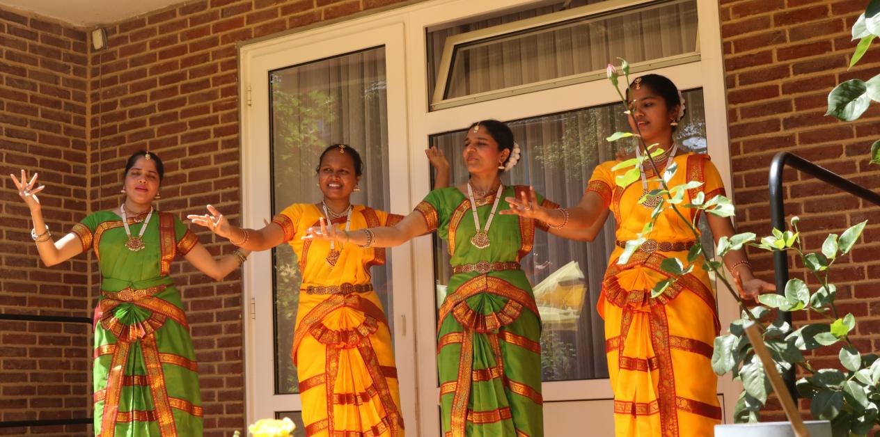 Tanz indische Schwestern