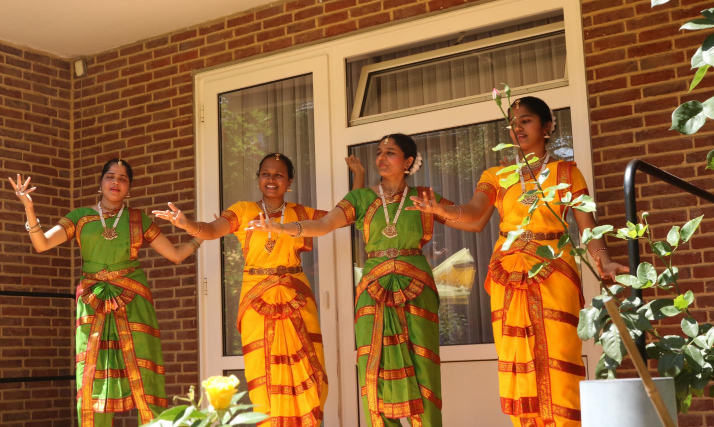 Tanz indische Schwestern